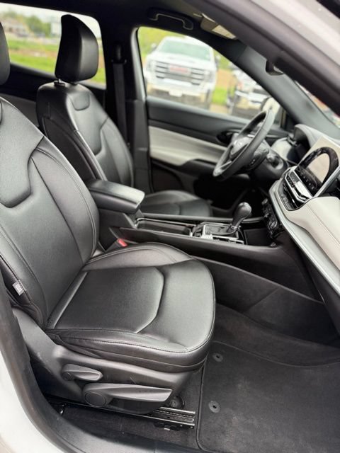 Used 2025 Jeep Compass Limited AWD/4WD image 15