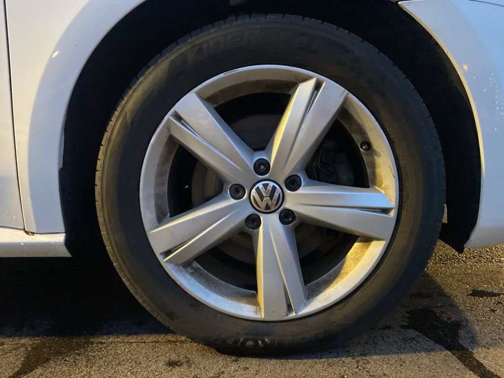 Used 2015 Volkswagen Passat 1.8T Limited Edition image 31