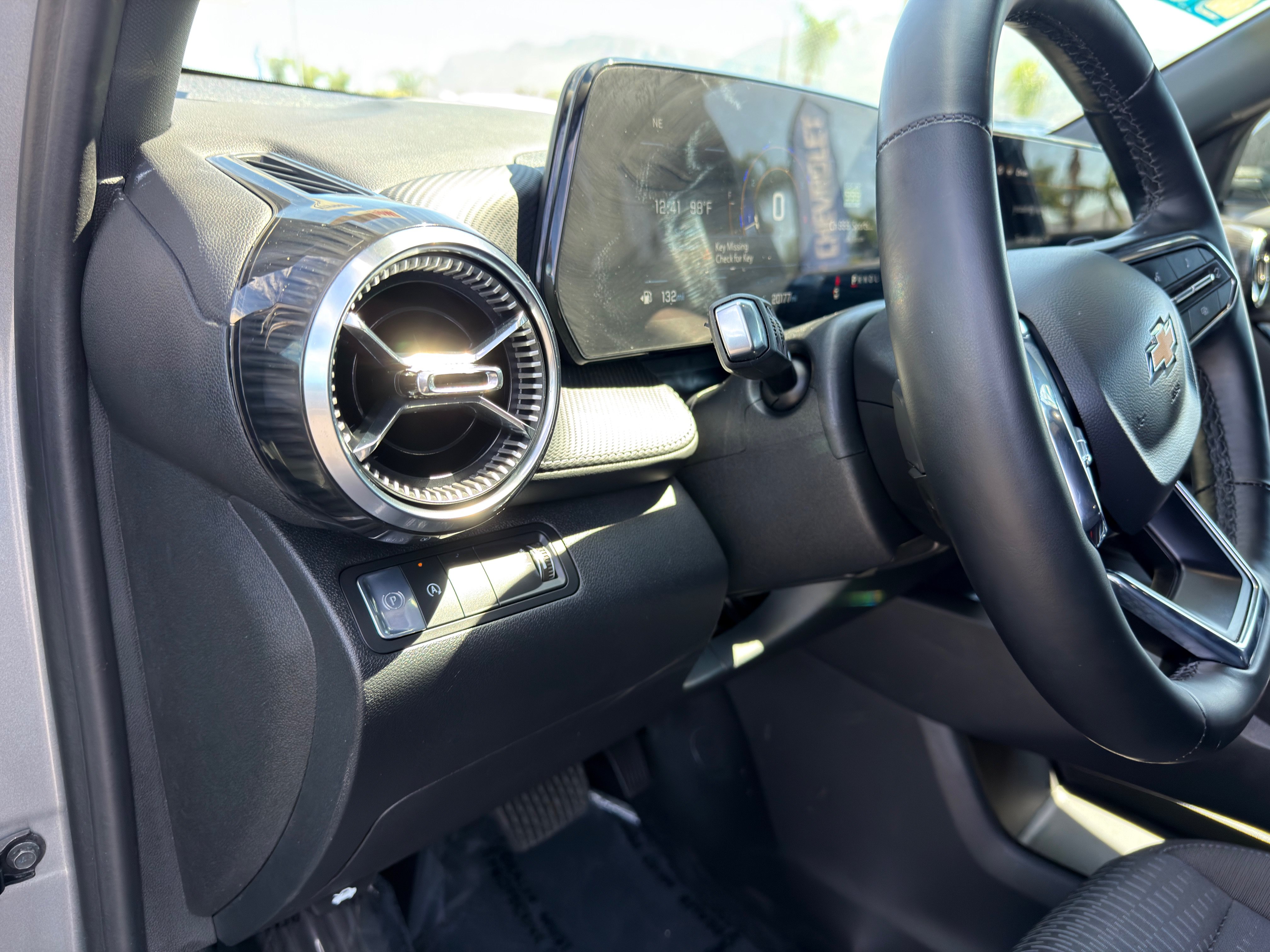 Used 2026 Chevrolet Equinox LT FWD image 25