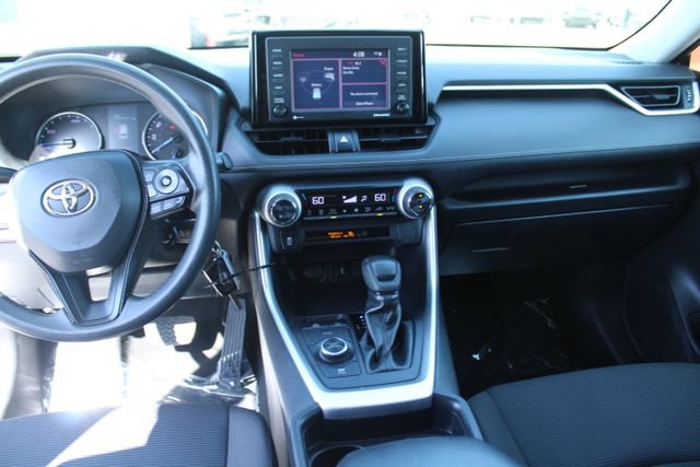 Used 2020 Toyota RAV4 LE w/ Carpet Mat Package AWD/4WD image 15