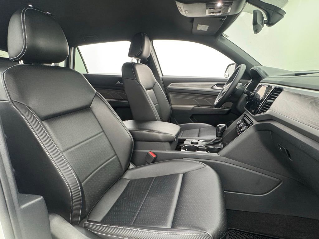 Used 2022 Volkswagen Atlas Cross Sport SE image 34