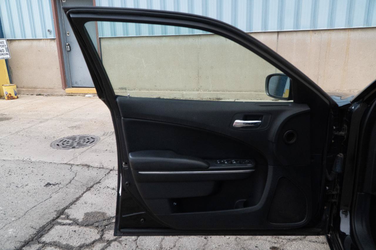 Used 2013 Dodge Charger SE RWD image 18