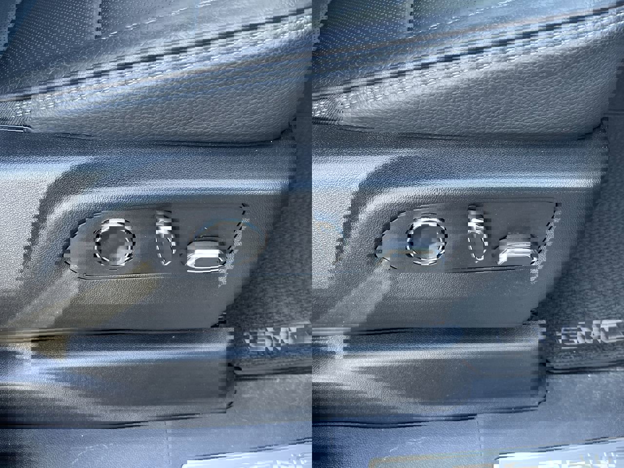 Used 2023 GMC Yukon Denali image 38