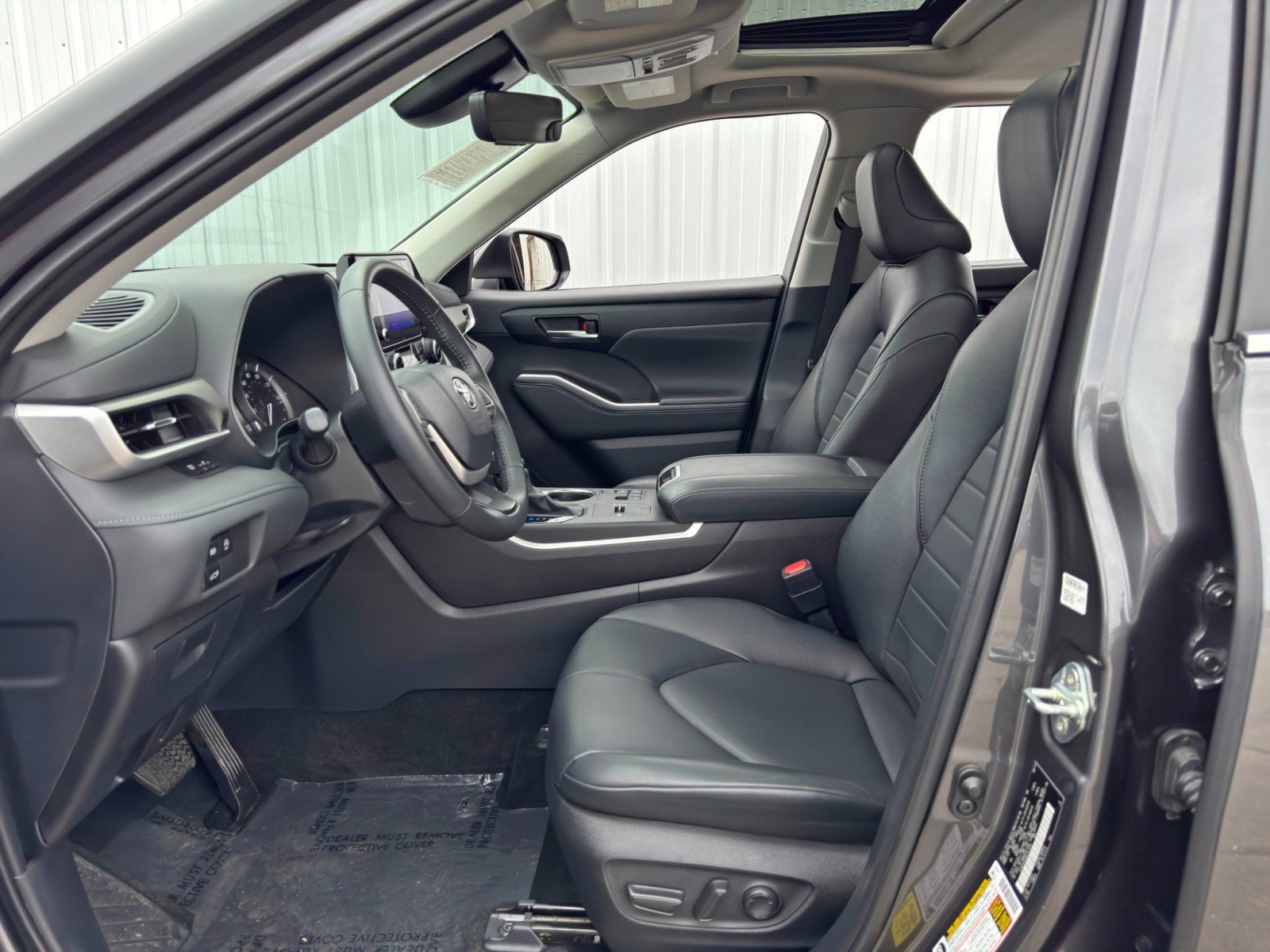 Used 2024 Toyota Highlander XLE image 15