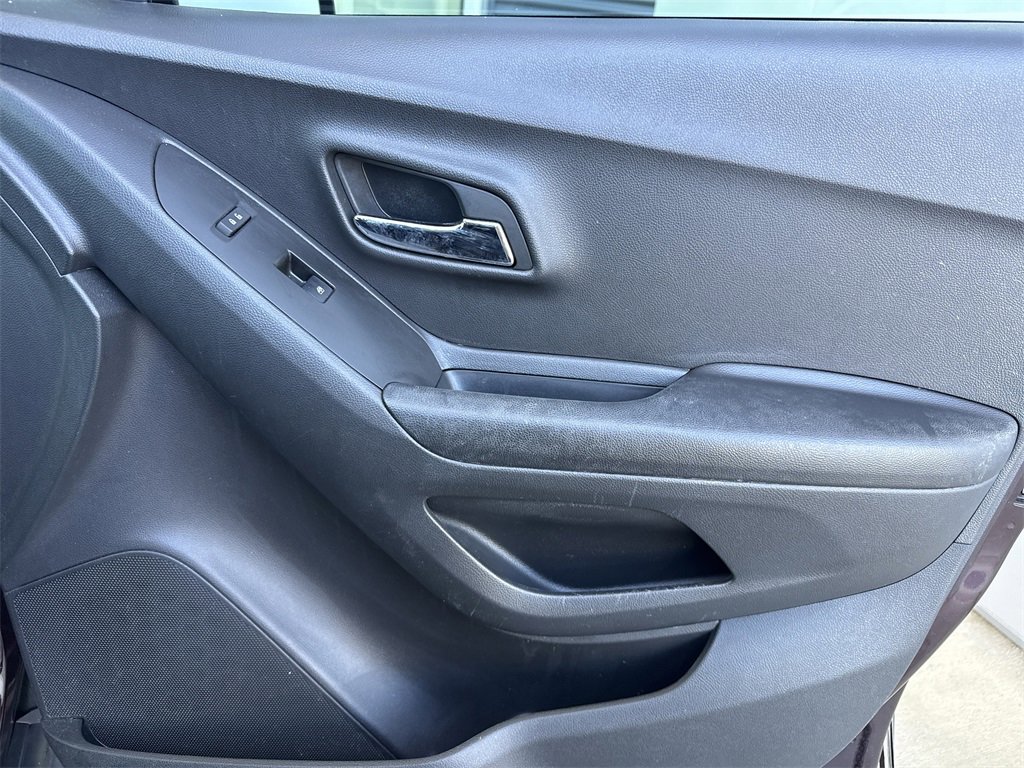 Used 2022 Chevrolet Trax LT w/ Driver Confidence Package image 34