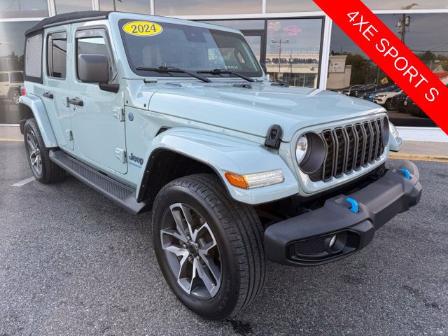 Used 2024 Jeep Wrangler Unlimited w/ Convenience Group AWD/4WD image 4