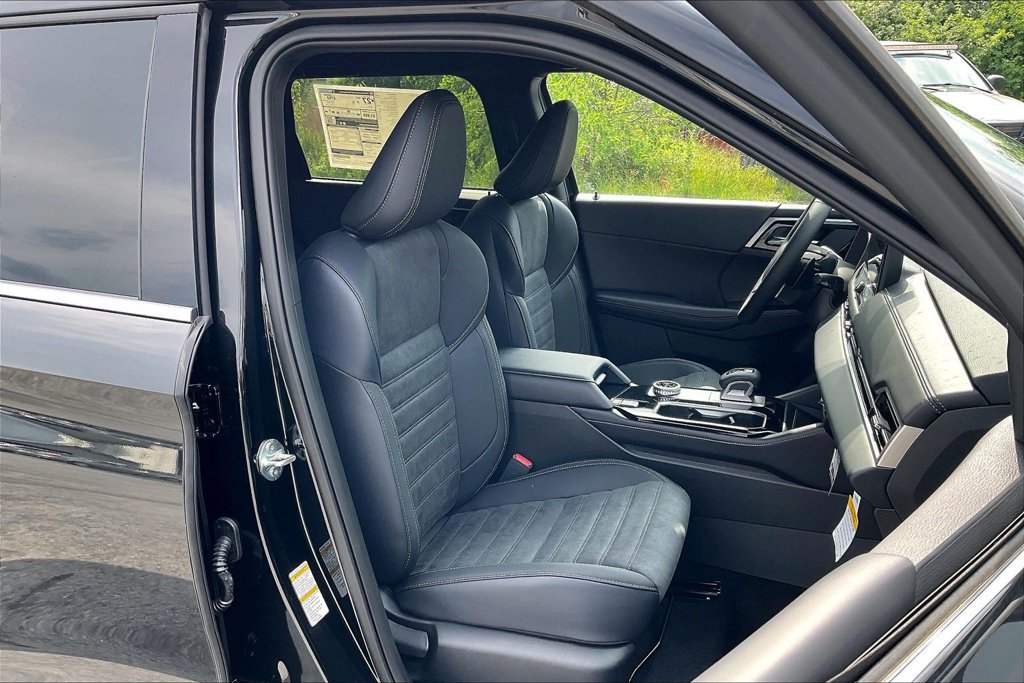 New 2026 Mitsubishi Outlander LE AWD/4WD image 8