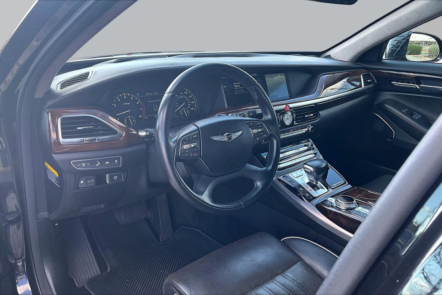 Used 2018 Genesis G90 3.3T Premium RWD image 18