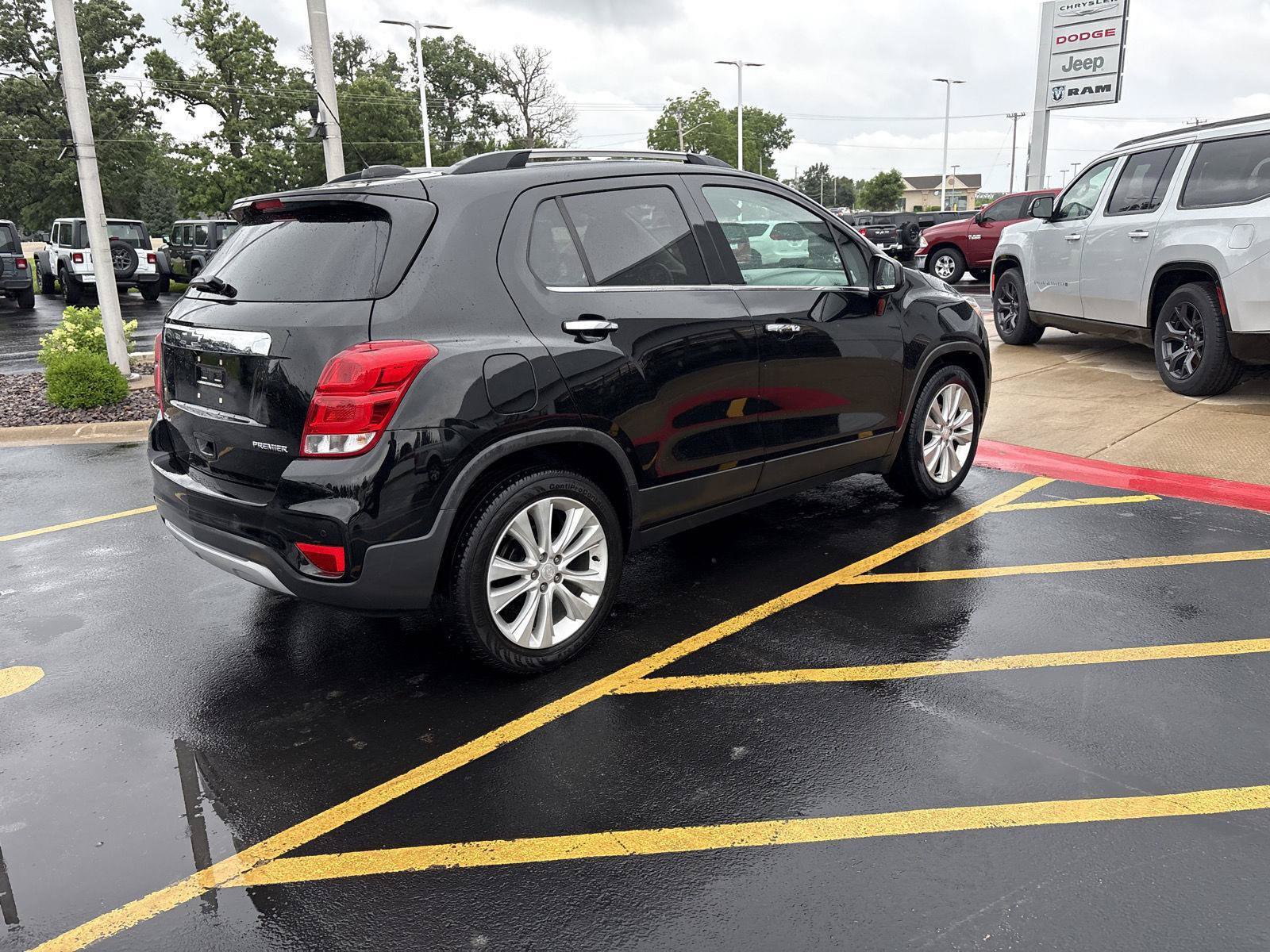 Used 2019 Chevrolet Trax Premier w/ LPO, Cargo Package FWD image 5