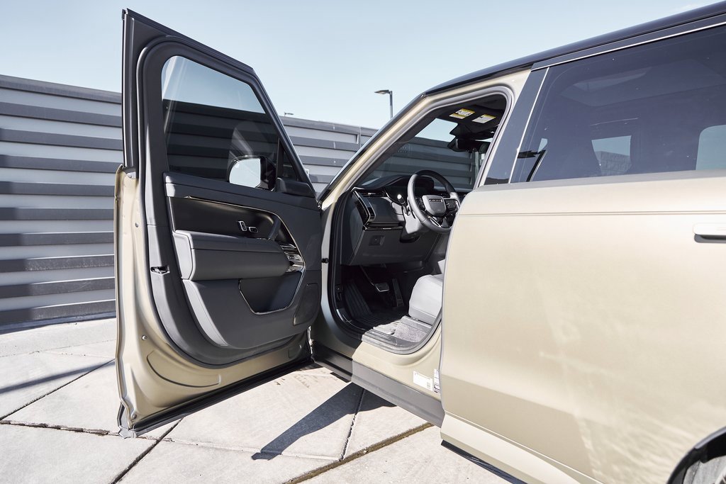 Used 2024 Land Rover Range Rover Sport SV Edition One Carbon Bronze image 31