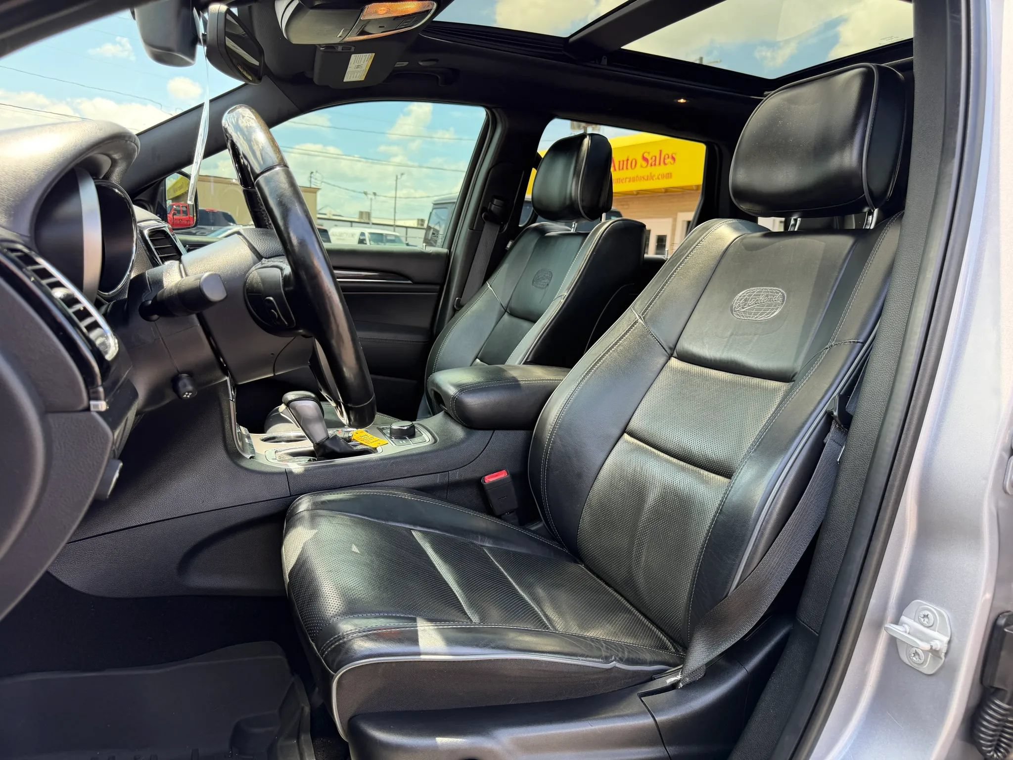 Used 2020 Jeep Grand Cherokee Overland AWD/4WD image 5