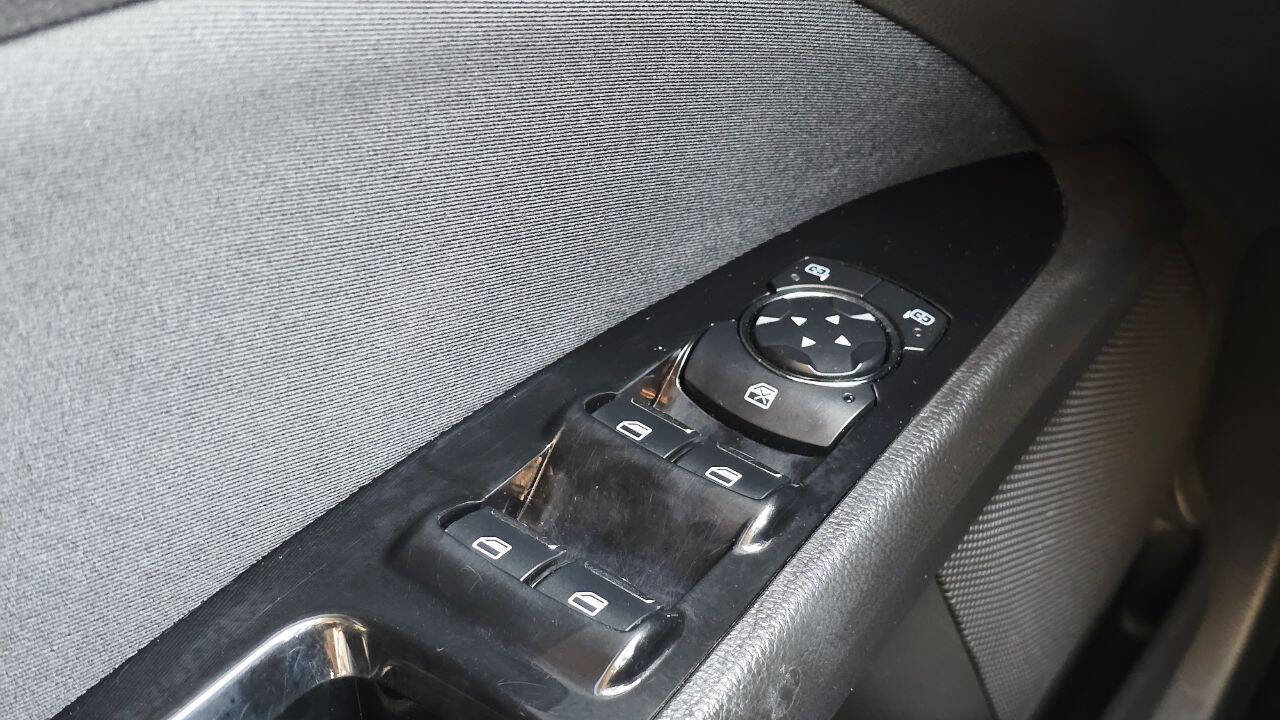 Used 2014 Ford Fusion SE FWD image 22