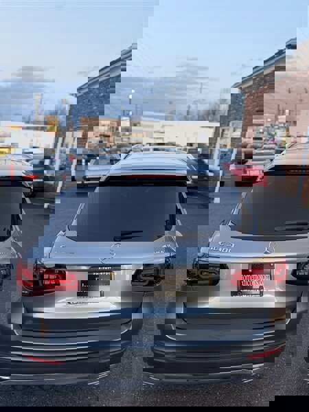 Used 2021 Mercedes-Benz GLC 300 4MATIC image 3