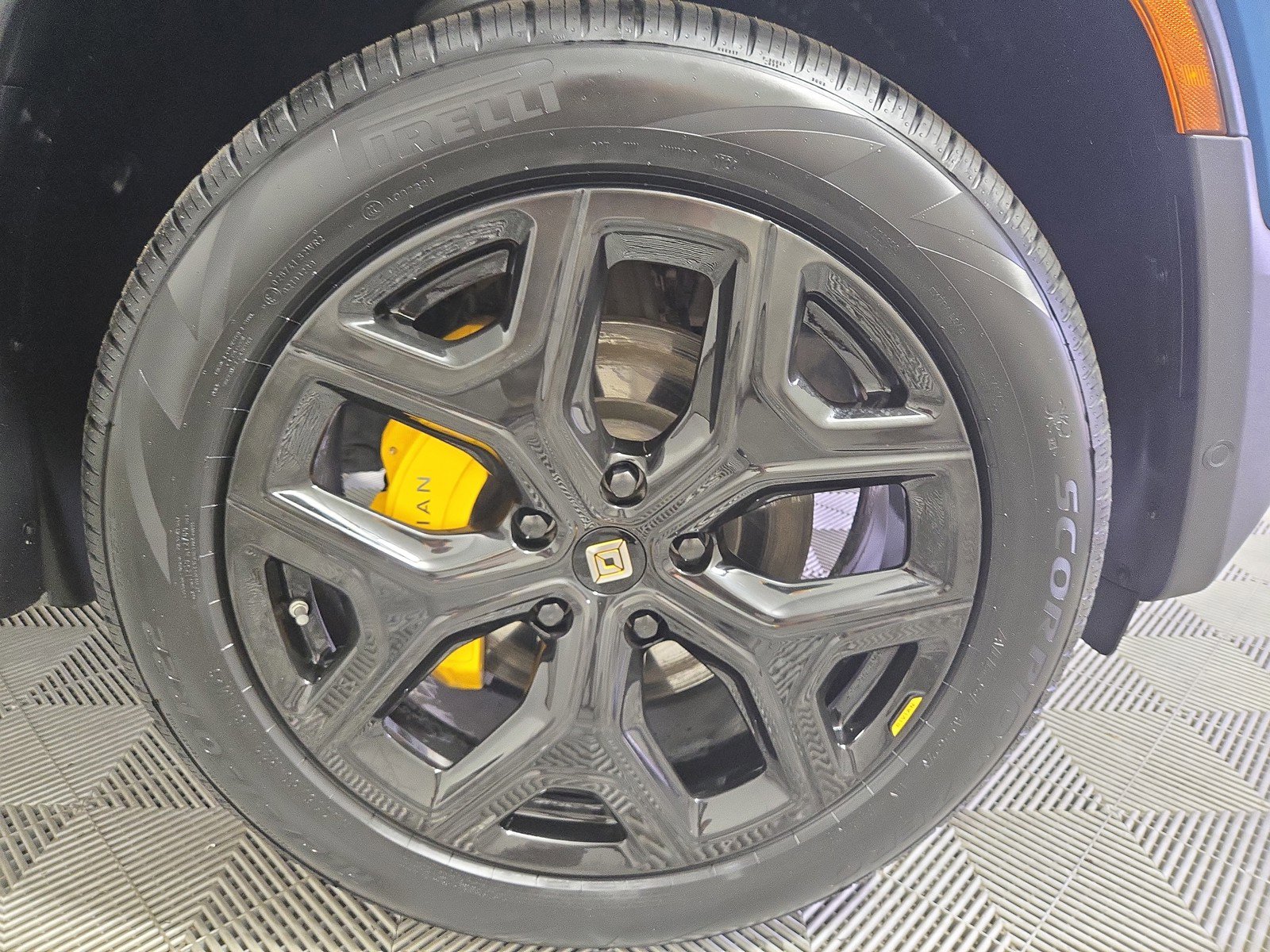 Used 2022 Rivian R1S Launch Edition image 11