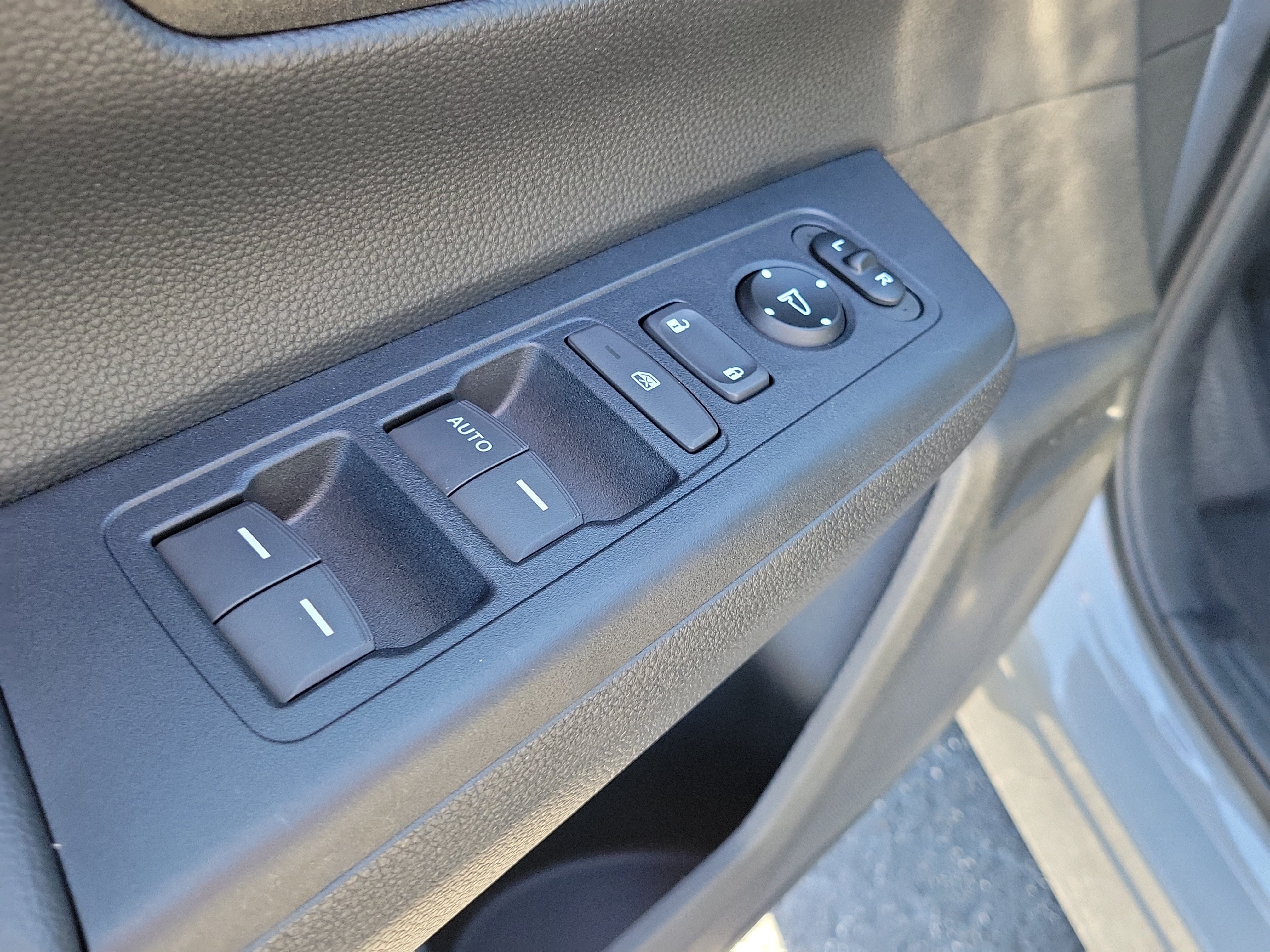 Used 2024 Honda CR-V LX image 17