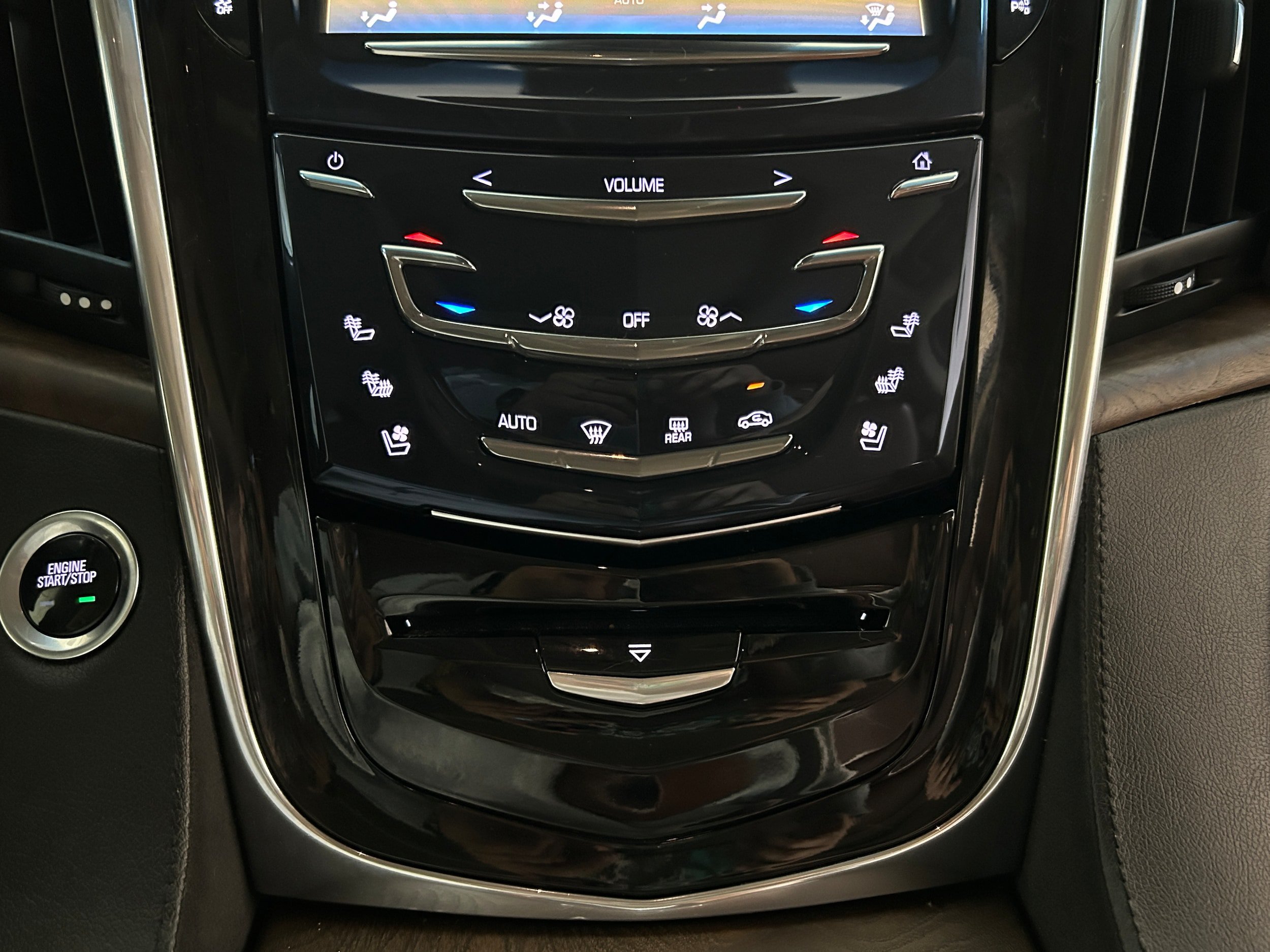 Used 2017 Cadillac Escalade Luxury AWD/4WD image 10