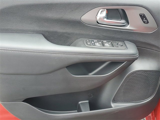 New 2026 Chrysler Pacifica Select image 15