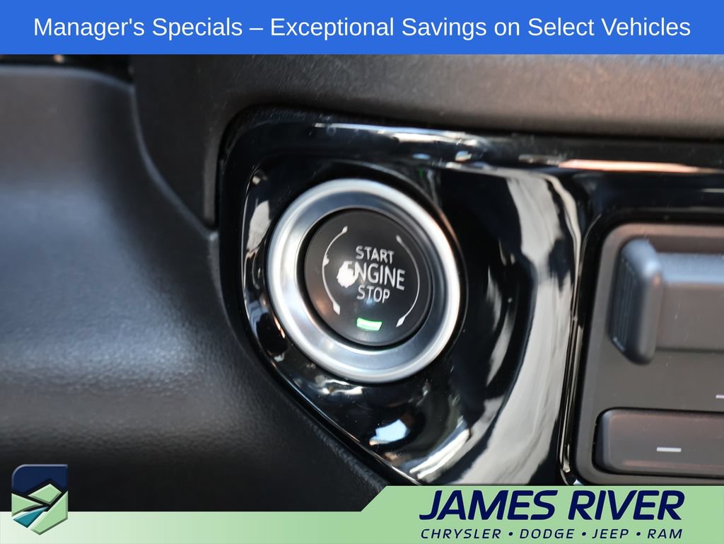 Used 2025 Chevrolet Silverado 1500 LT AWD/4WD image 31