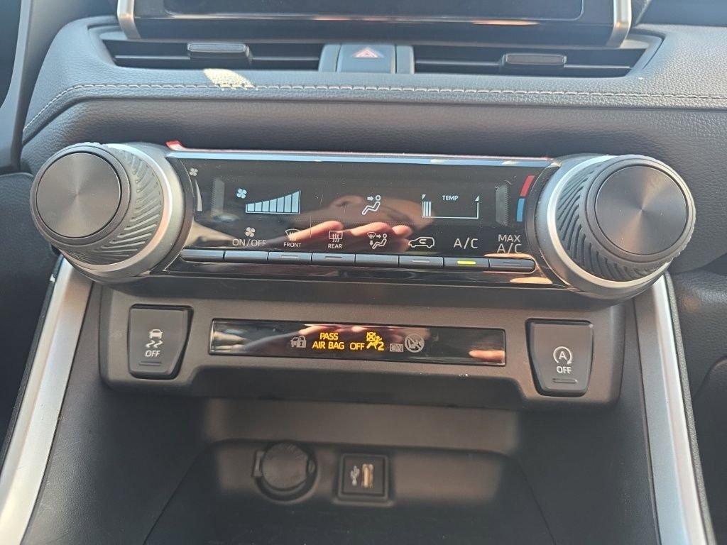 Used 2025 Toyota RAV4 LE image 27