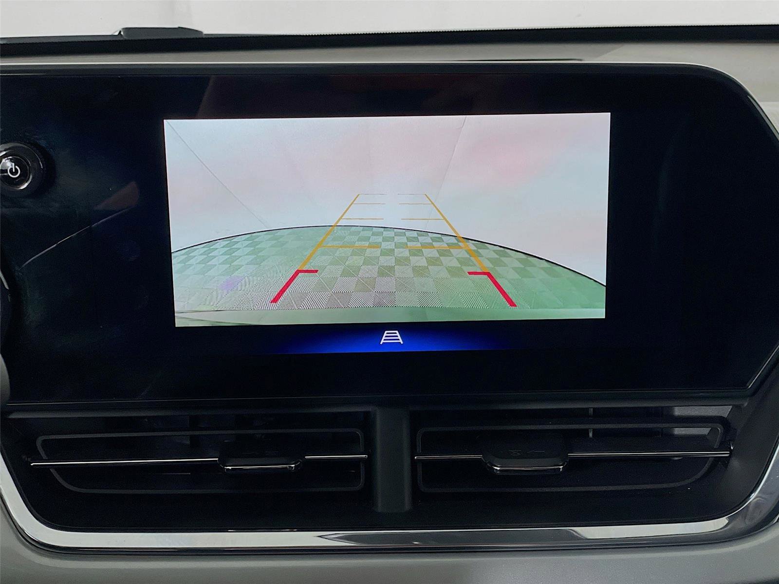 Used 2025 Chevrolet Trax LT w/ LT Convenience Package image 16