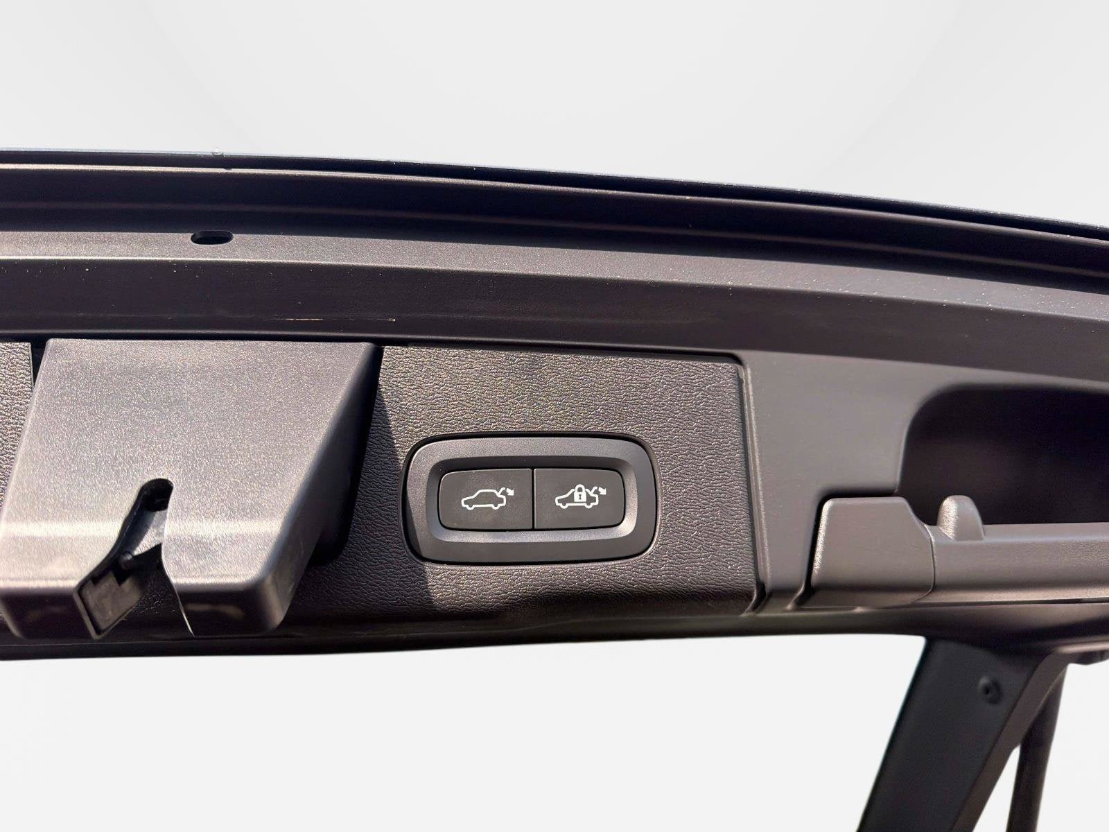 Certified 2024 Volvo XC60 B5 Core AWD/4WD image 12