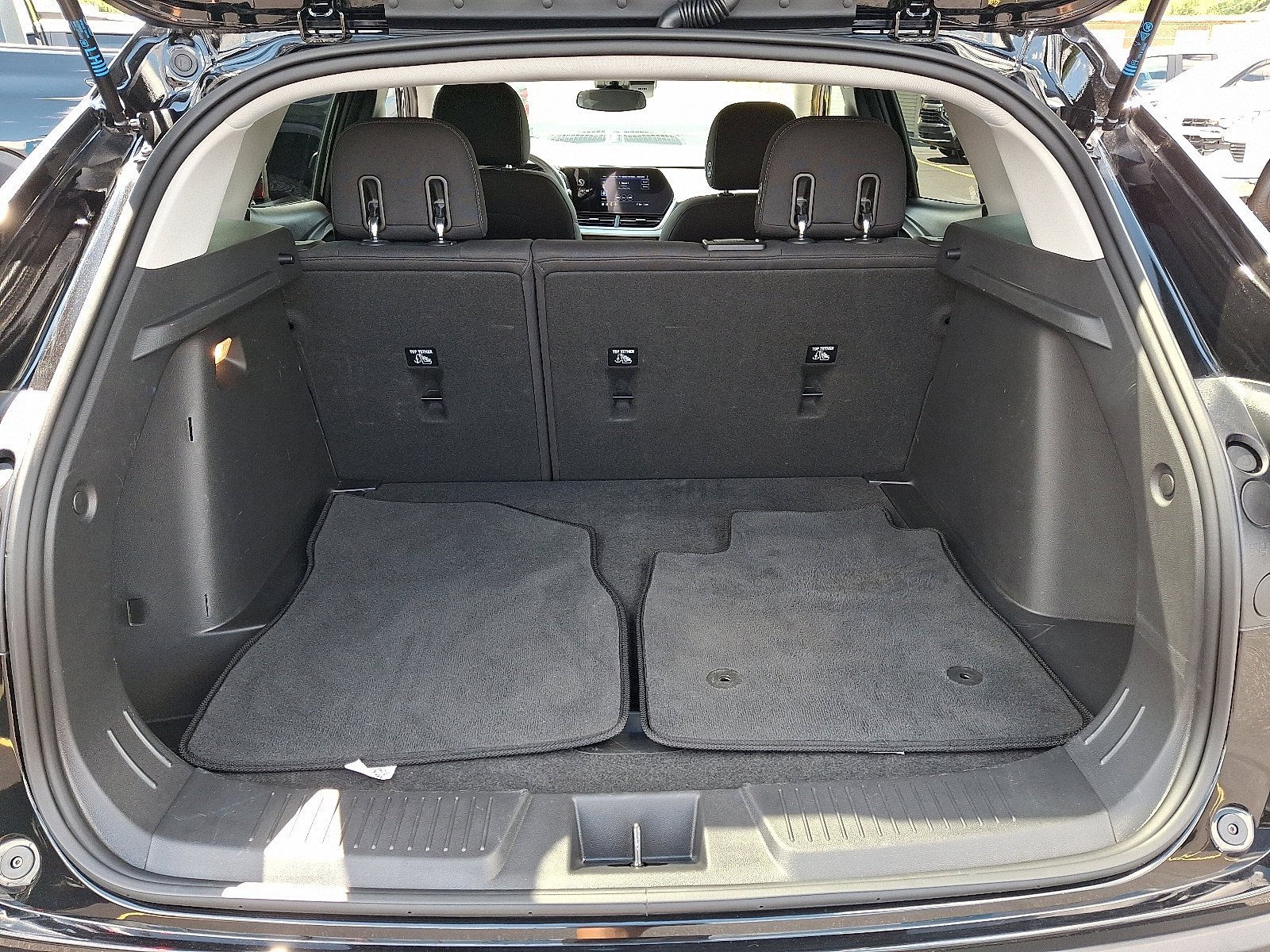 Used 2025 Chevrolet Trax LS image 28