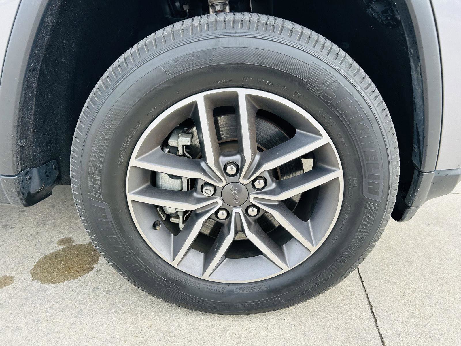 Used 2021 Jeep Grand Cherokee Limited w/ Sun & Sound Group image 39