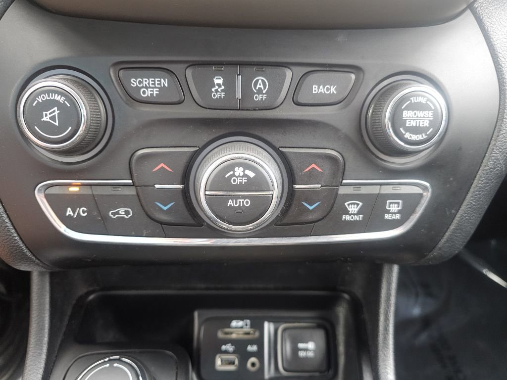Used 2016 Jeep Cherokee Limited image 28
