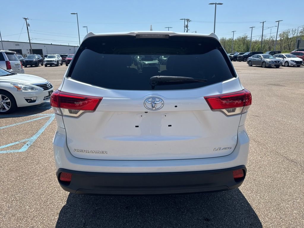 Used 2017 Toyota Highlander Plus AWD/4WD image 7