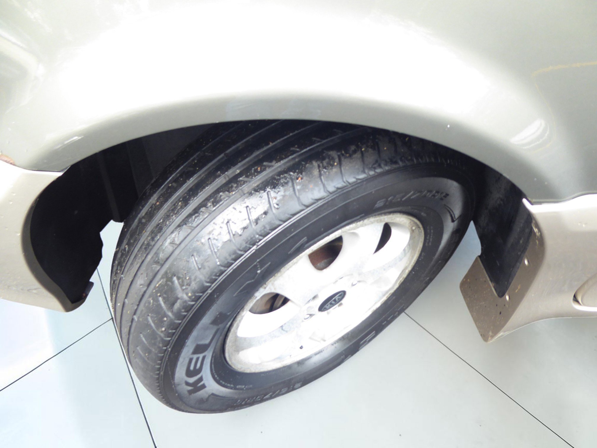 Used 2004 Kia Sedona LX image 23