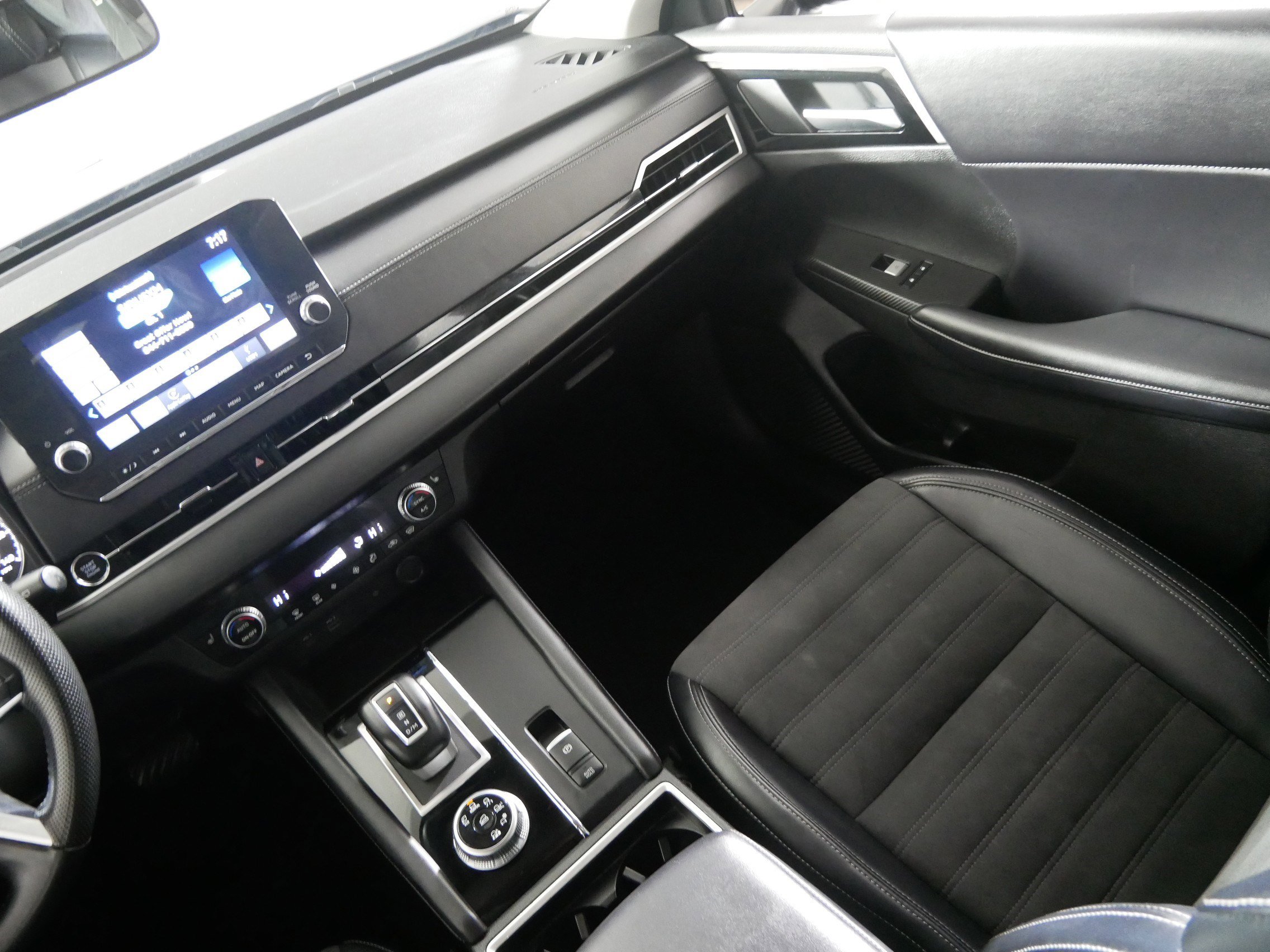 Used 2024 Mitsubishi Outlander SE image 11
