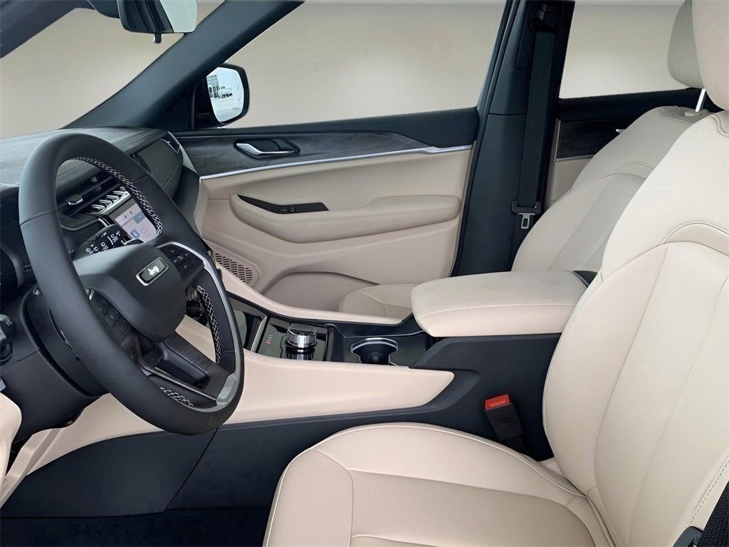 Used 2025 Jeep Grand Cherokee Limited image 30