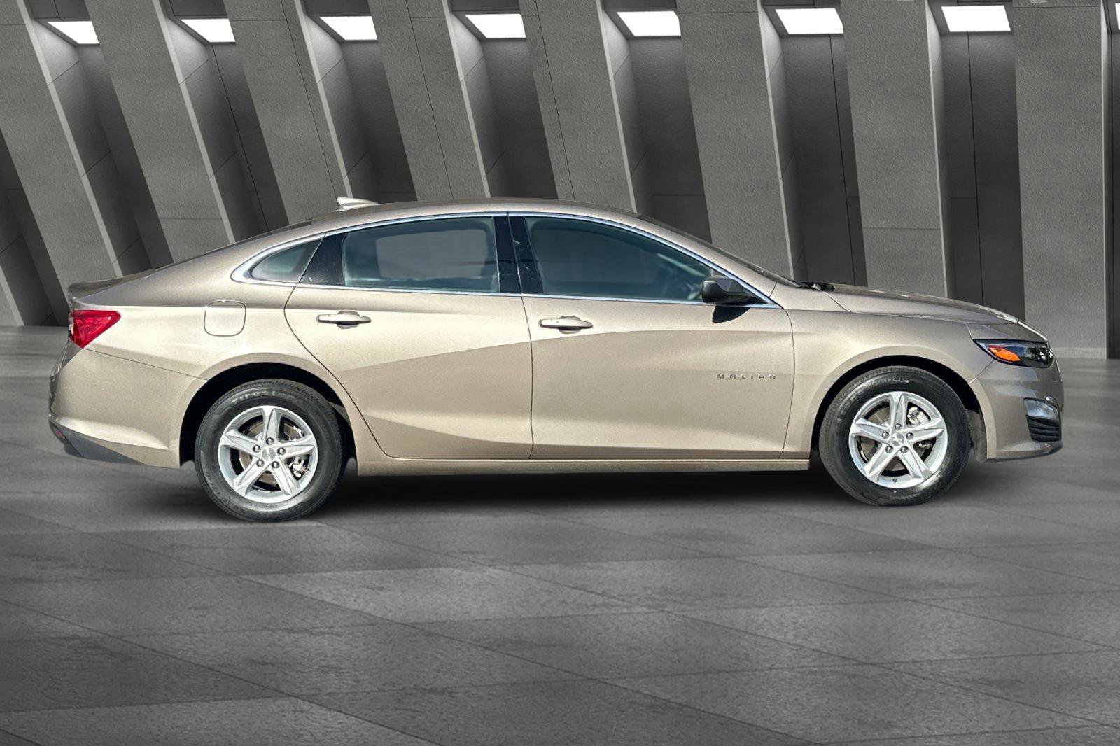 Used 2023 Chevrolet Malibu LT image 3