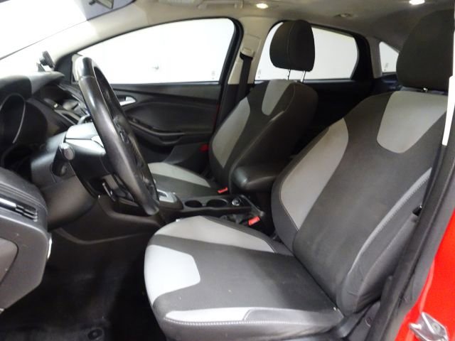 Used 2014 Ford Focus SE w/ SE Sport Package image 16