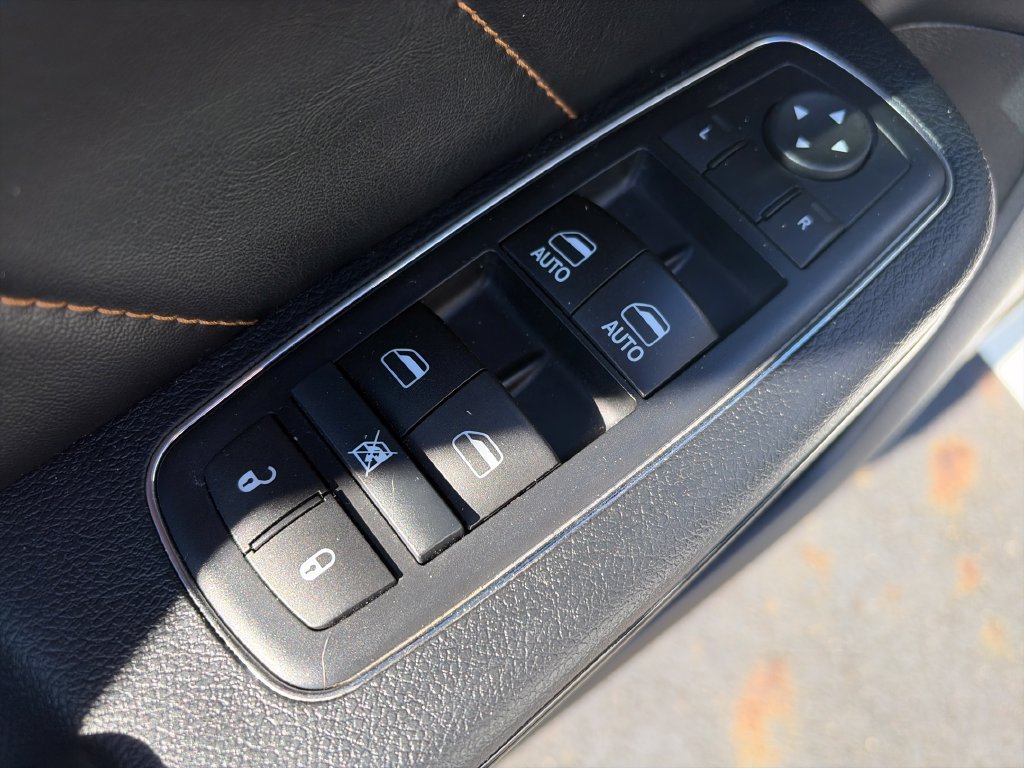 Used 2017 Dodge Charger R/T RWD image 18