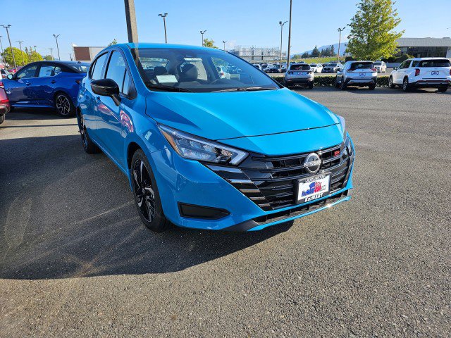 New 2025 Nissan Versa SR w/ Trunk Package