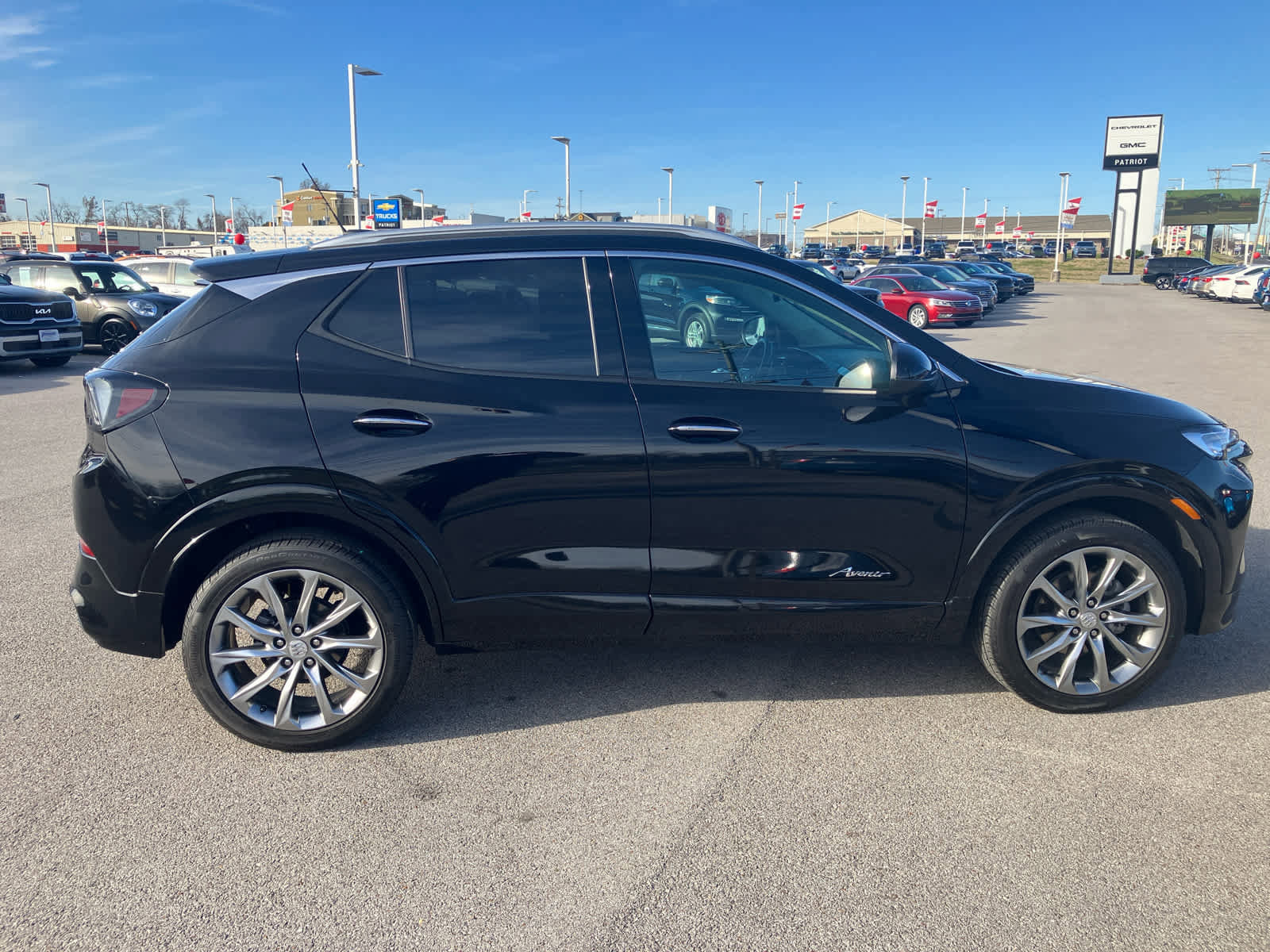 Certified 2025 Buick Encore GX Avenir image 8