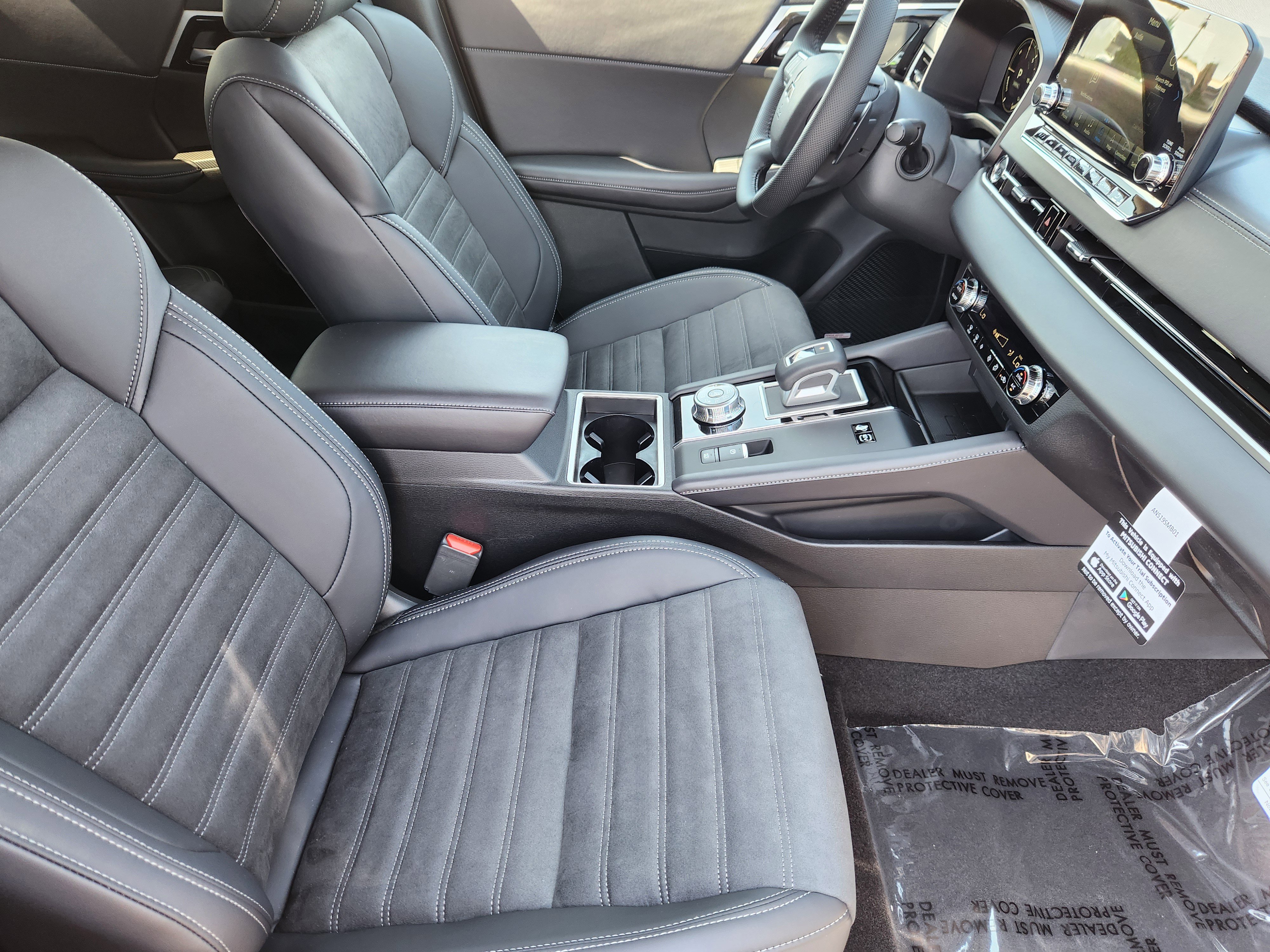 New 2025 Mitsubishi Outlander SE image 15