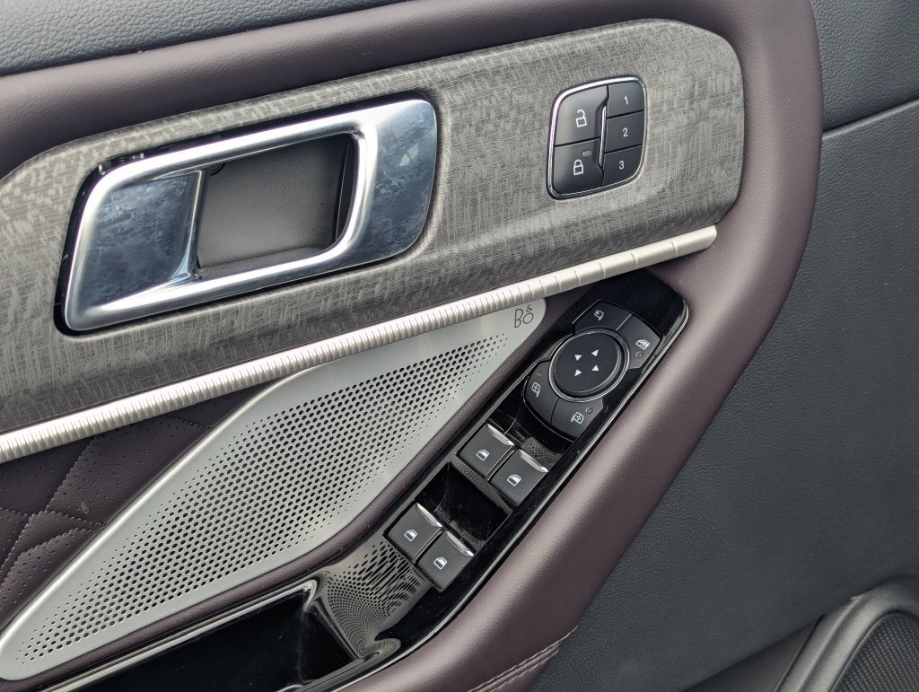 Used 2026 Ford Explorer Platinum w/ LUX Leather Package AWD/4WD image 27