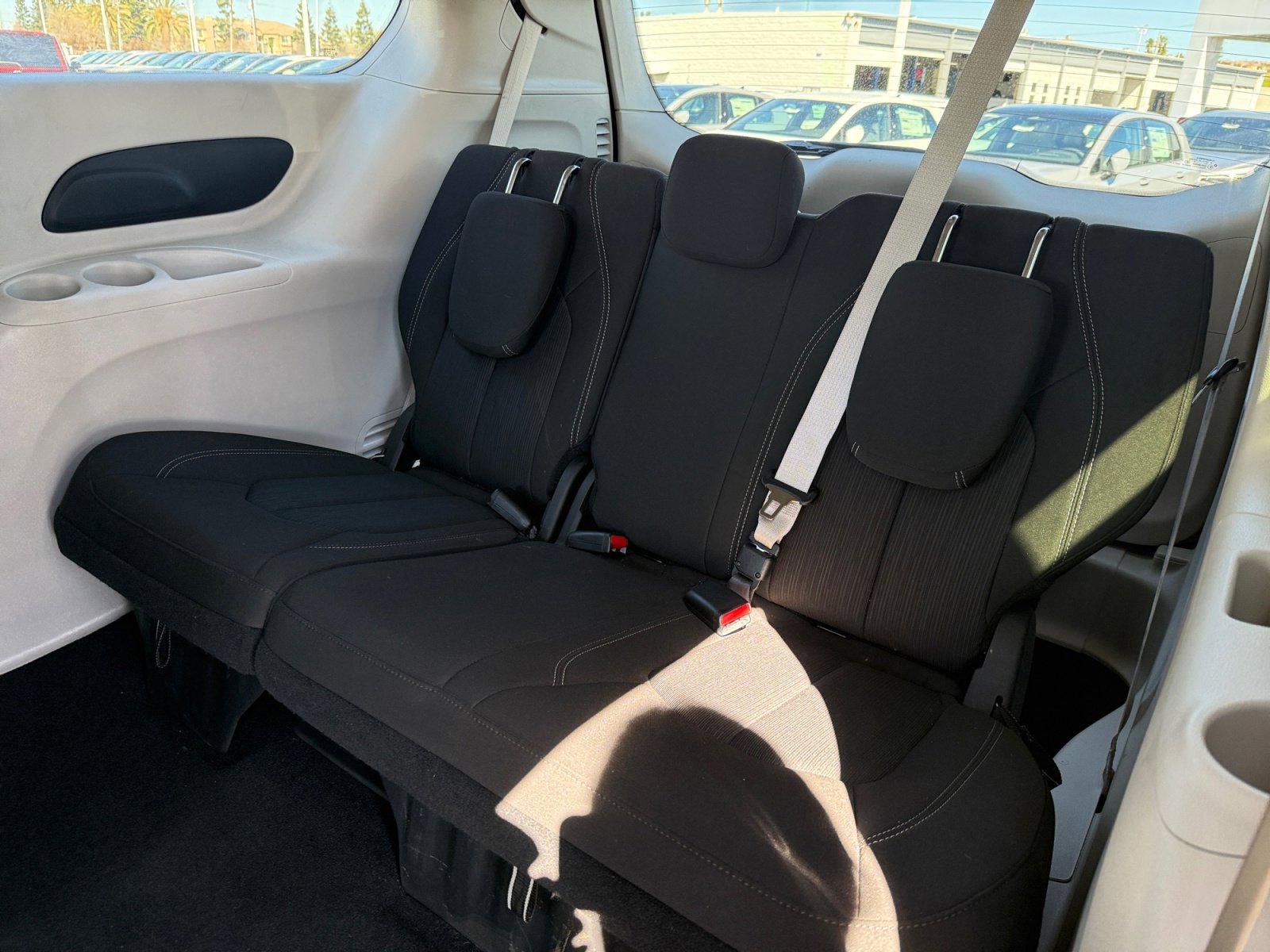 Used 2023 Chrysler Voyager LX image 21