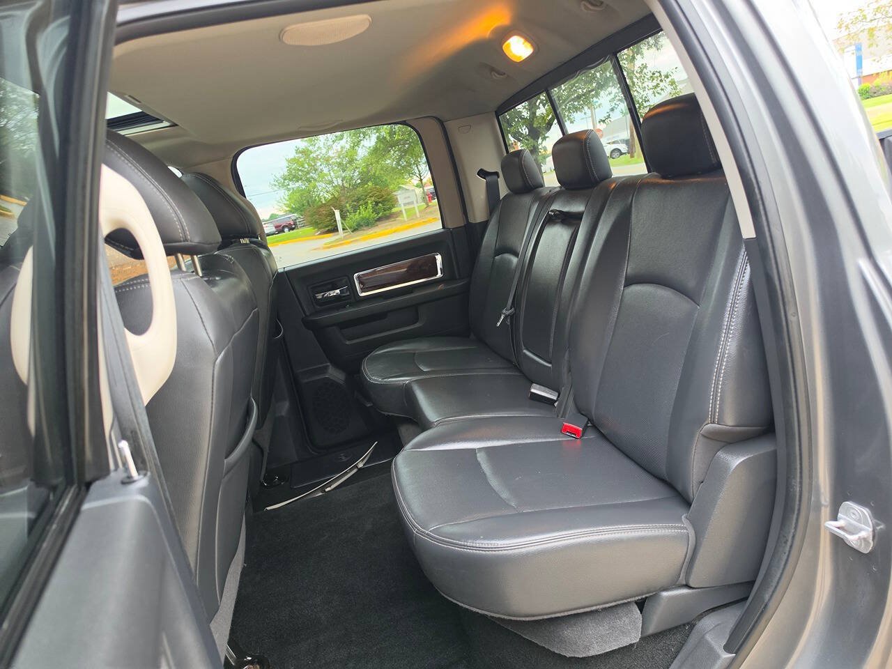 Used 2010 Dodge Ram 1500 Truck Laramie AWD/4WD image 12