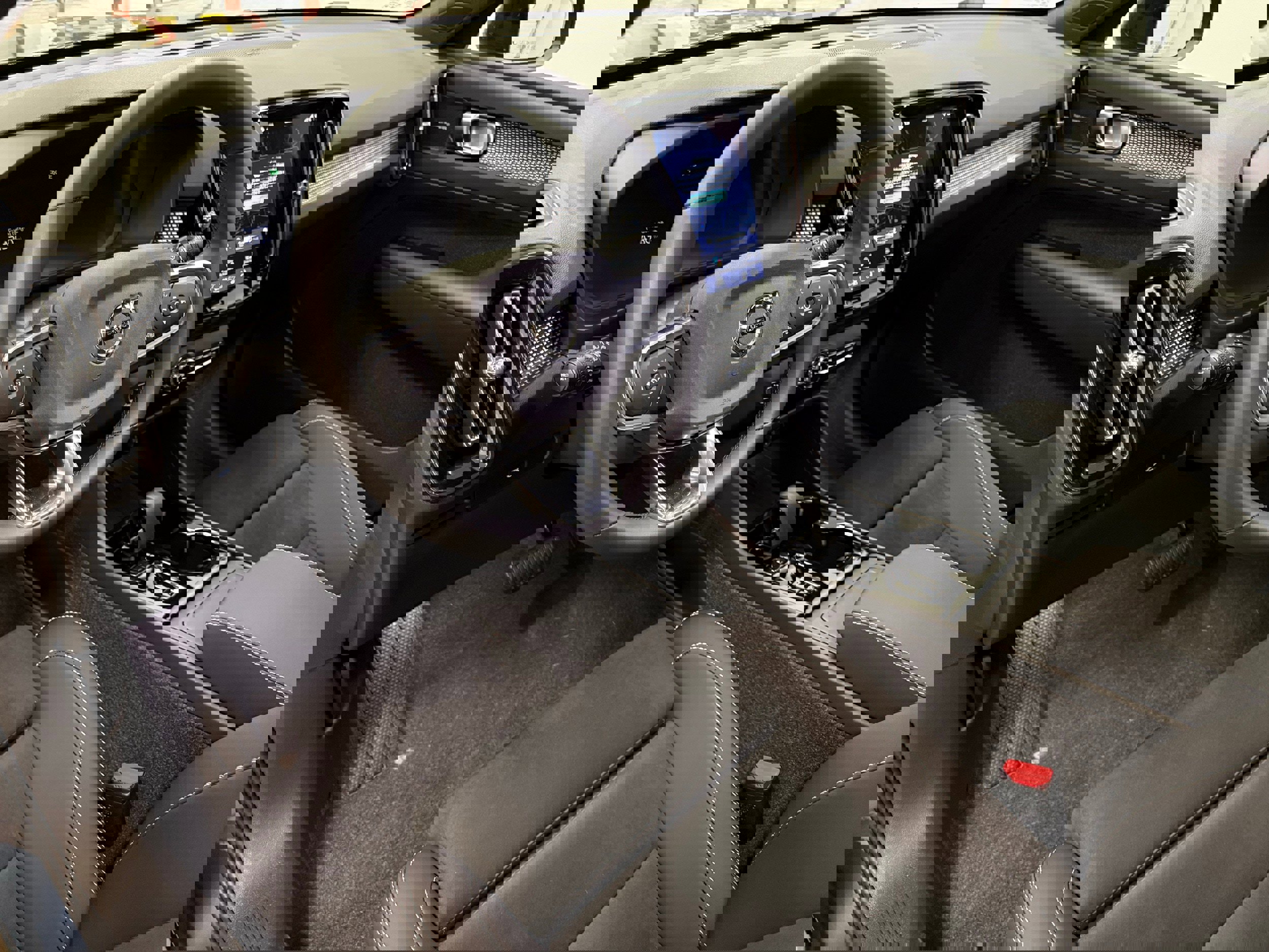 New 2026 Volvo XC40 B5 Ultra w/ Protection Package Premier image 17