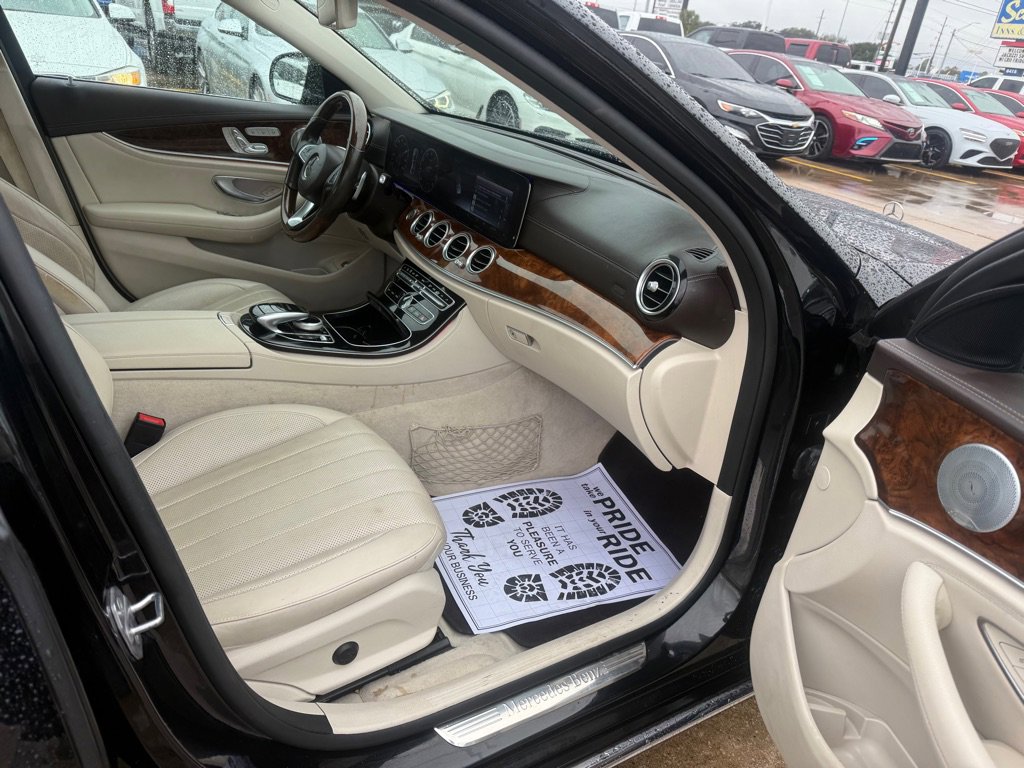 Used 2018 Mercedes-Benz E 400 4MATIC Sedan image 5