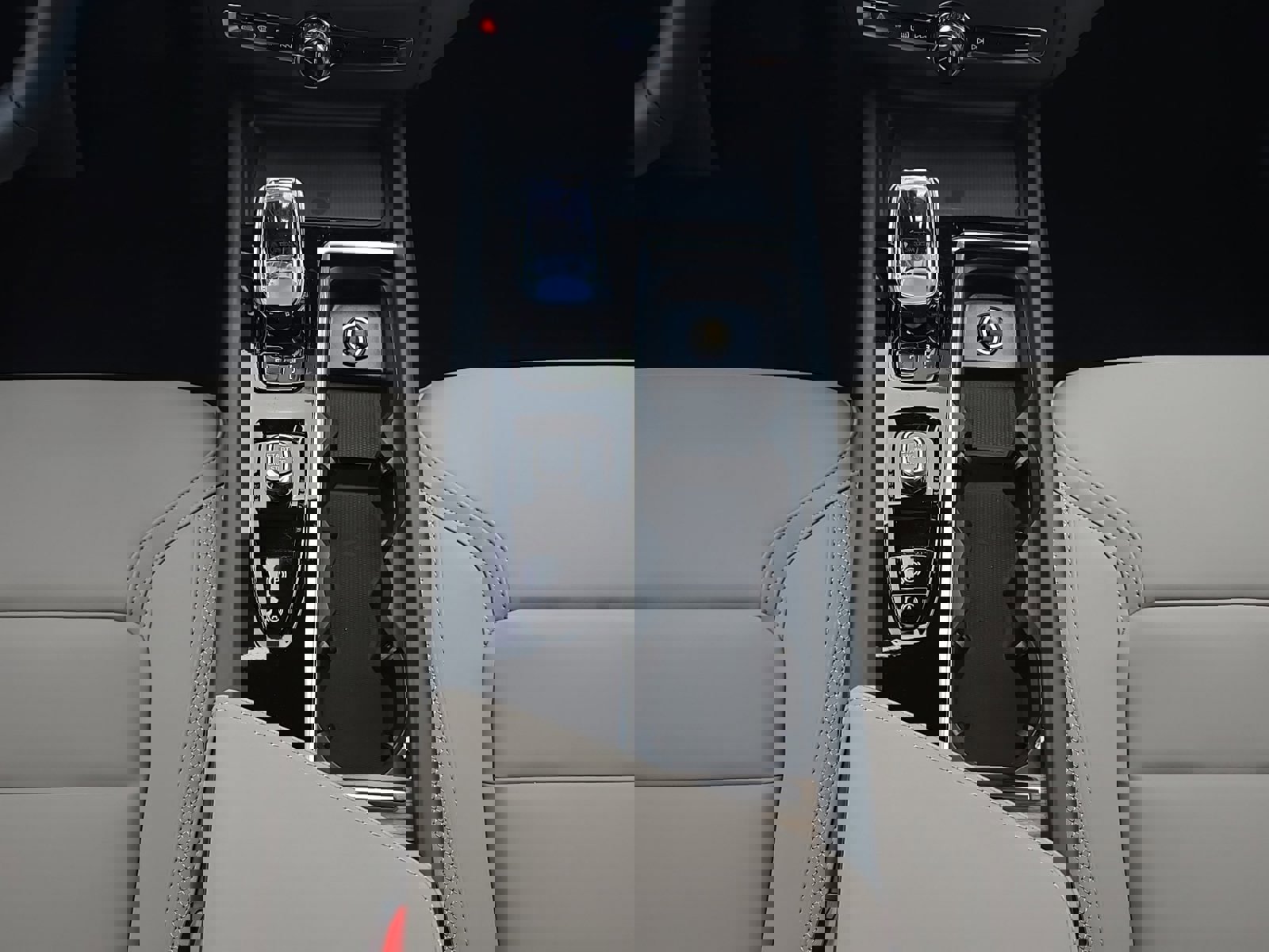 New 2026 Volvo XC60 T8 Plus w/ Climate Package image 20