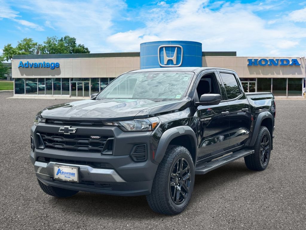 Used 2023 Chevrolet Colorado Trail Boss w/ LPO, Dark Essentials Package AWD/4WD image 2