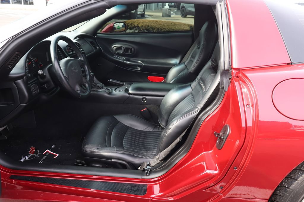 Used 2002 Chevrolet Corvette Coupe w/ Preferred Equipment Group2 image 8