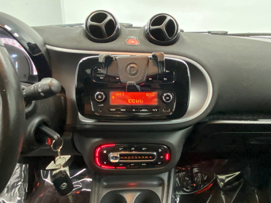 Used 2017 smart fortwo Prime RWD image 30