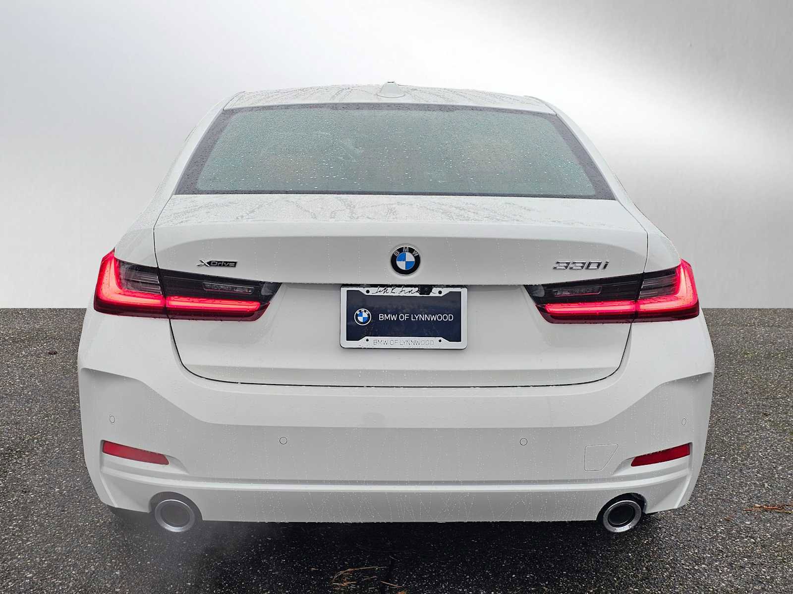 Used 2025 BMW 330i xDrive Sedan w/ Premium Package image 4