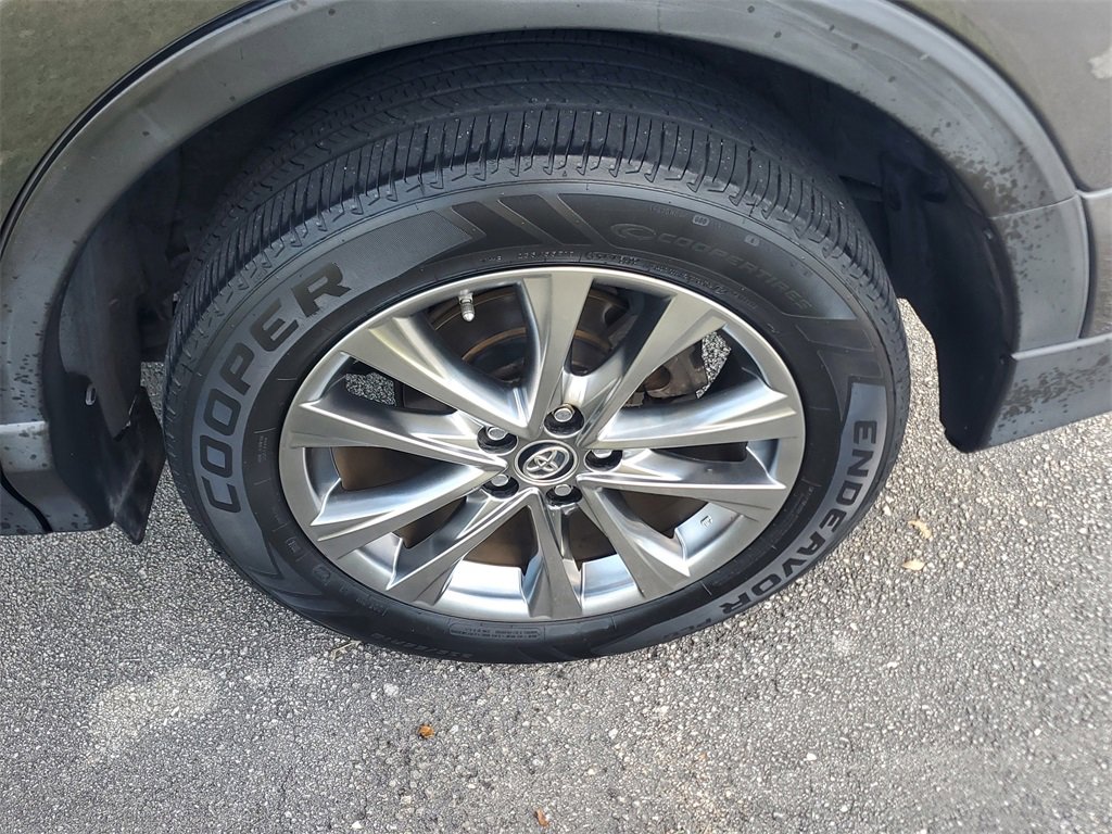 Used 2018 Toyota RAV4 Limited image 6