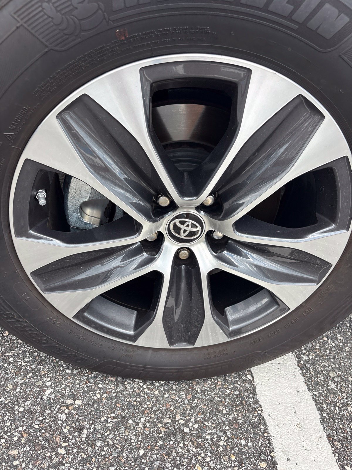 Used 2023 Toyota Highlander XLE FWD image 10